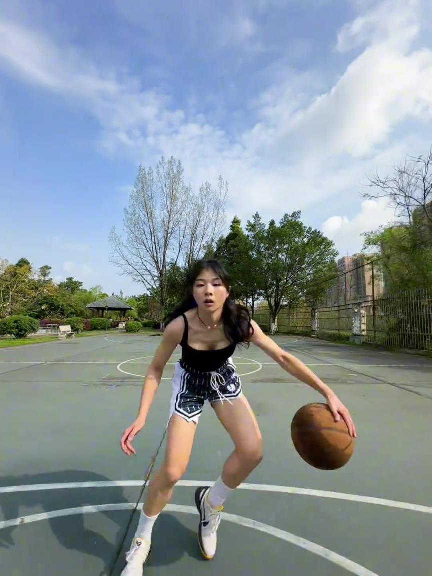 看著有點實力，敢背打我不？